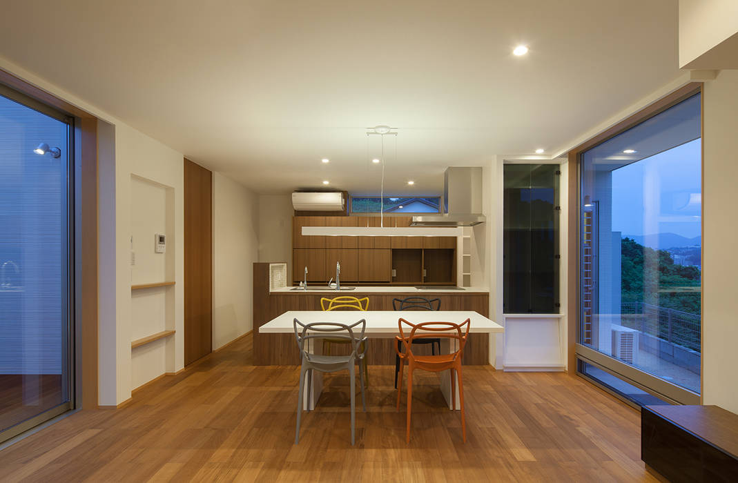 HOUSE IN SHIRATAKE, J.HOUSE ARCHITECT AND ASSOCIATES J.HOUSE ARCHITECT AND ASSOCIATES Modern dining room