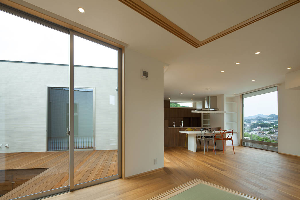 HOUSE IN SHIRATAKE, J.HOUSE ARCHITECT AND ASSOCIATES J.HOUSE ARCHITECT AND ASSOCIATES Living room