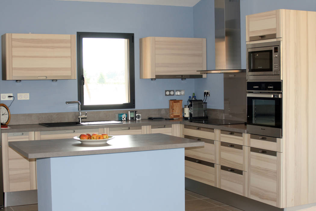 Maison individuelle ossature bois, i Petra France i Petra France Modern Kitchen Cabinets & shelves