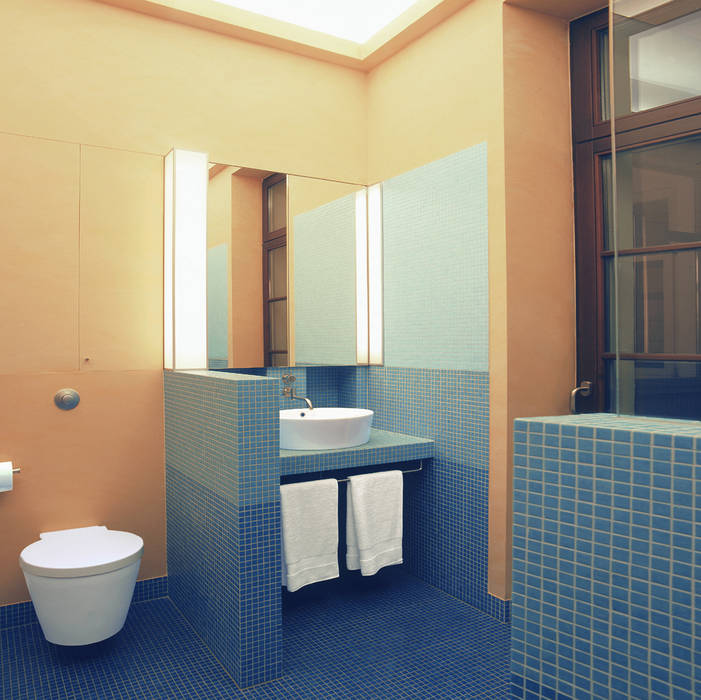 Waschtischanlage mit Spiegelleuchten hansen innenarchitektur materialberatung Moderne Badezimmer