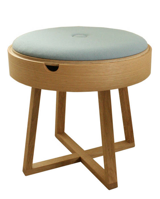 Nordic function Ruang Keluarga Gaya Skandinavia Stools & chairs