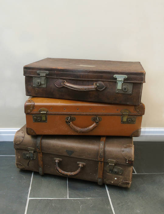 Vintage Leather Luggage homify Nhà phong cách chiết trung Accessories & decoration