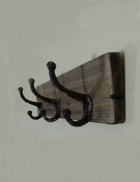 Iron and Wooden Triple Hook homify Rustic style house Accessories & decoration
