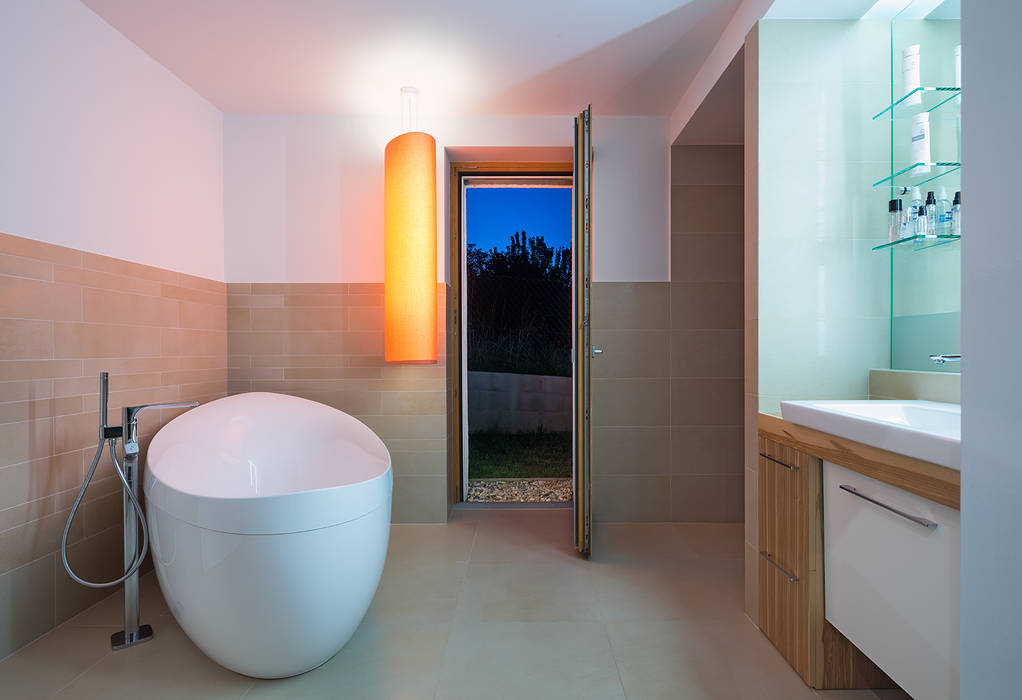 Energieeffizienter Landsitz bei Bratislava, Abendroth Architekten Abendroth Architekten Modern Bathroom