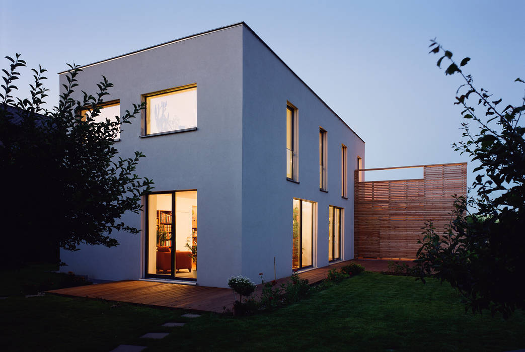 Passivhaus mit Sonnendeck in Gerasdorf, Abendroth Architekten Abendroth Architekten บ้านประหยัดพลังงาน