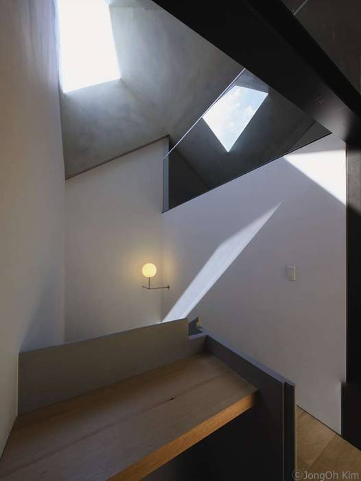 Yeon-hui dong house, ISON ARCHITECTS ISON ARCHITECTS 모던스타일 복도, 현관 & 계단