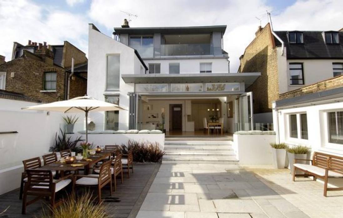 Old Dairy in Wandsworth, Thomas de Cruz Architects Thomas de Cruz Architects Modern balcony, veranda & terrace