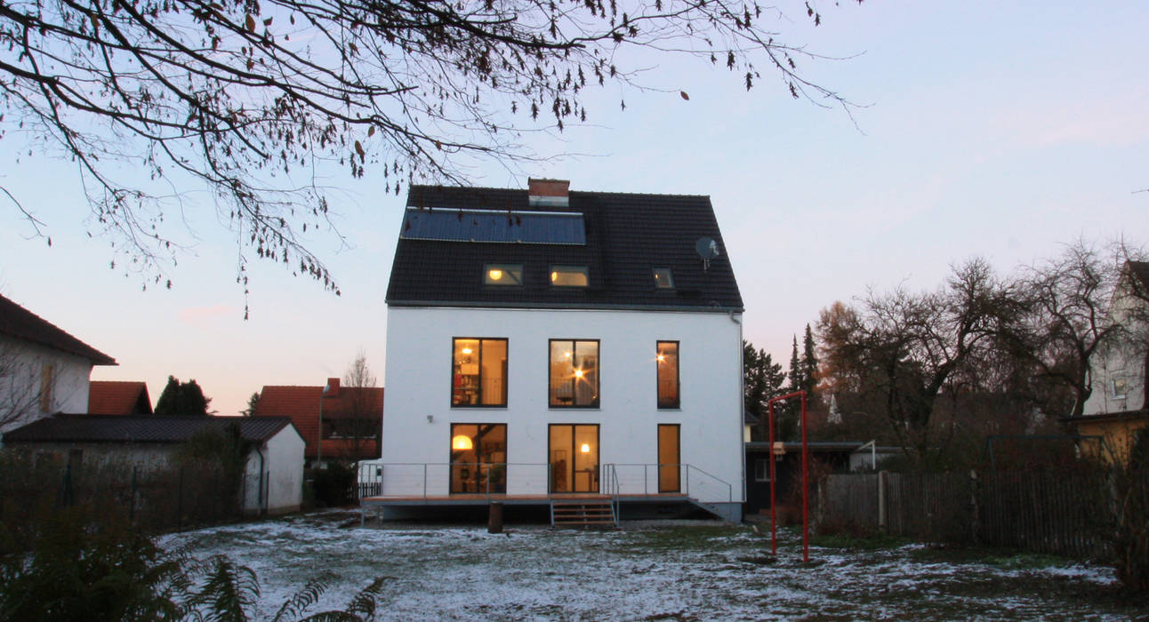 Haus U - Sanierung zum KfW 70 Effizienzhaus, christina patz architektur energieberatung christina patz architektur energieberatung Casas estilo moderno: ideas, arquitectura e imágenes