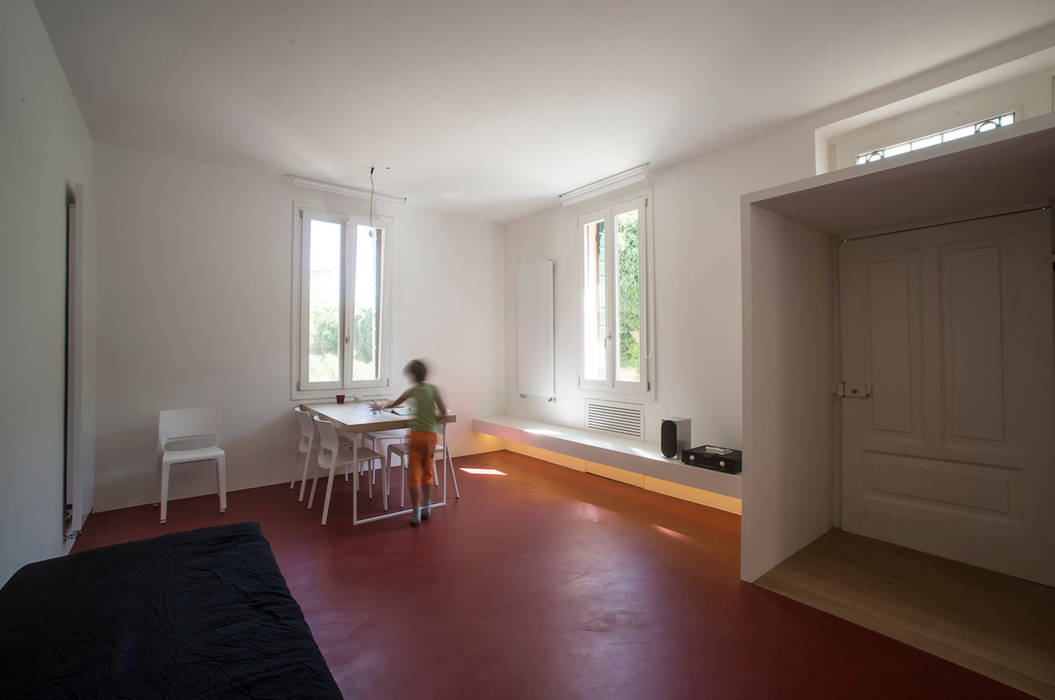 Casa per un fotografo, Silvia Bortolini architetto Silvia Bortolini architetto Comedores minimalistas