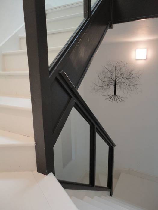 Renowacja klatki schodowej Izabela Widomska Interiors Eklektyczny korytarz, przedpokój i schody