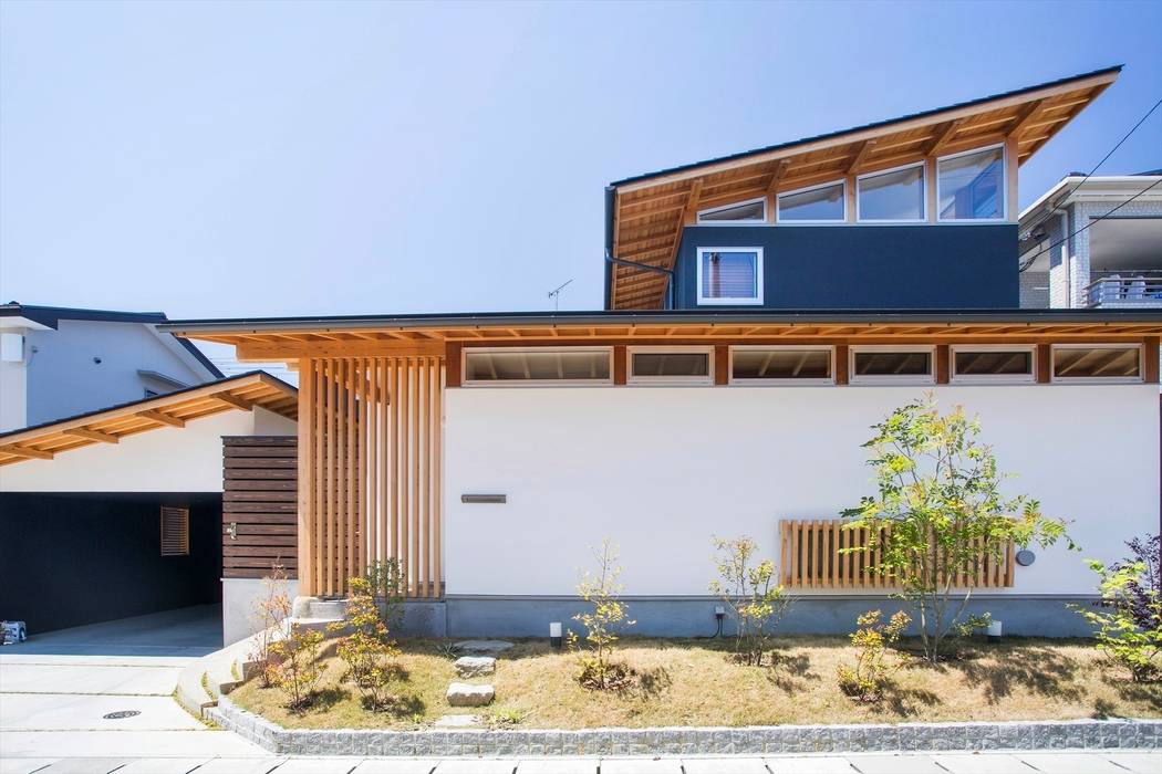 江戸時代からの町並みを継承する町、愛媛県内子町の住宅 Y.Architectural Design モダンな 家 街並み,町並み,モダンハウス