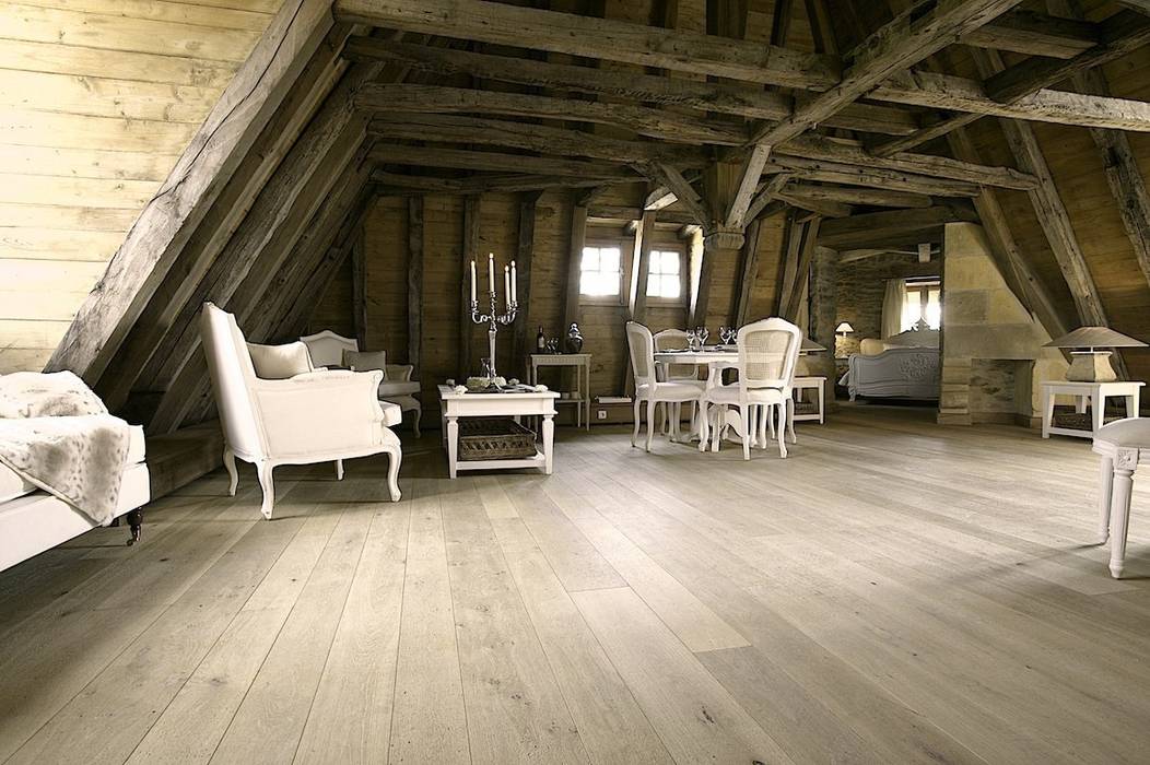 Frans kasteel in ere hersteld, Nobel flooring Nobel flooring Landelijke muren & vloeren Meubilair,Eigendom,Stoel,Hout,Gebouw,Schaduw,Interieur ontwerp,Vloeren,Vloer,muur