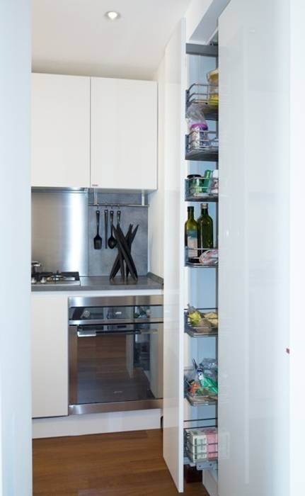 Casa Dp 2: La richiesta della committenza è quella di trasformare un appartamento bilocale di 62 mq , gk architetti (Carlo Andrea Gorelli+Keiko Kondo) gk architetti (Carlo Andrea Gorelli+Keiko Kondo) Modern kitchen