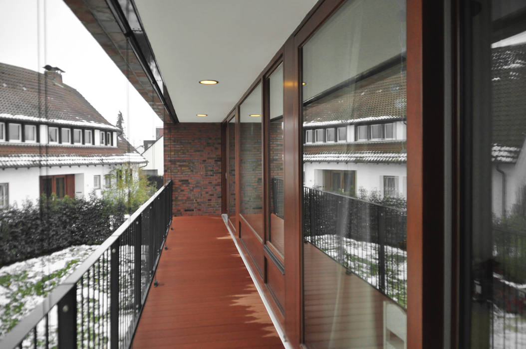 Einfamilienhaus | mit Flair, Lecke Architekten Lecke Architekten Balcones y terrazas modernos