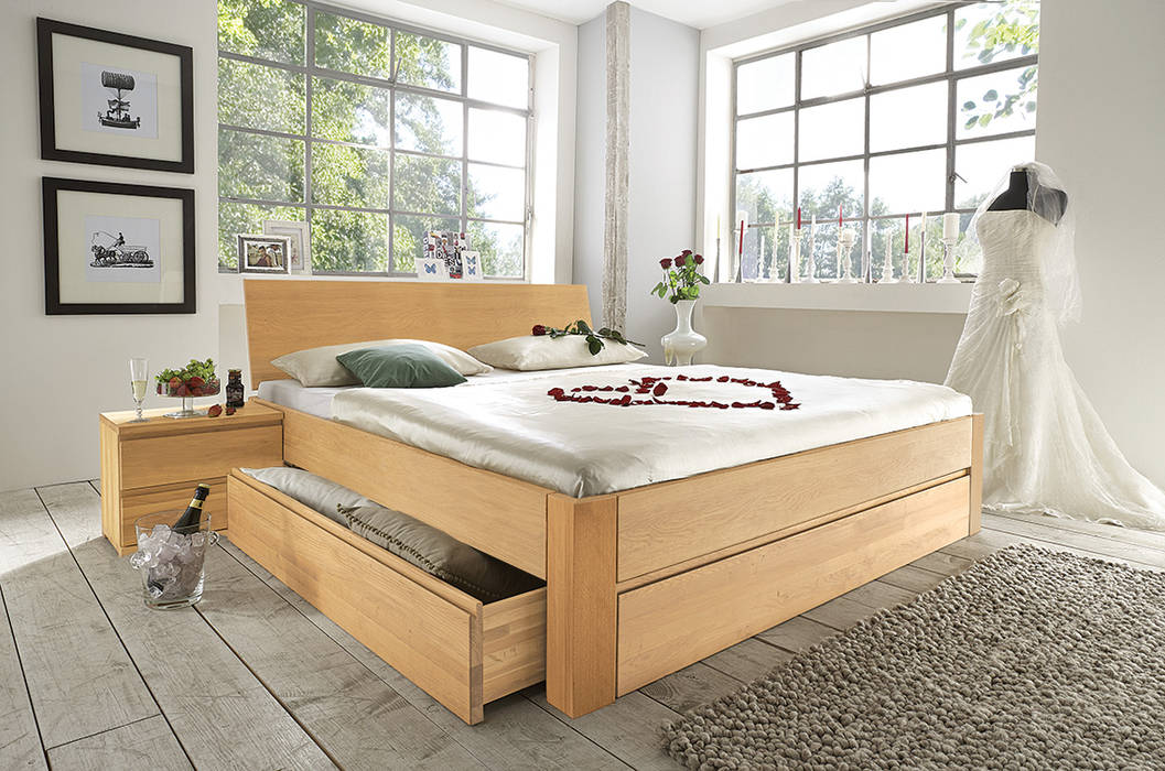 homify Kamar Tidur Klasik Beds & headboards