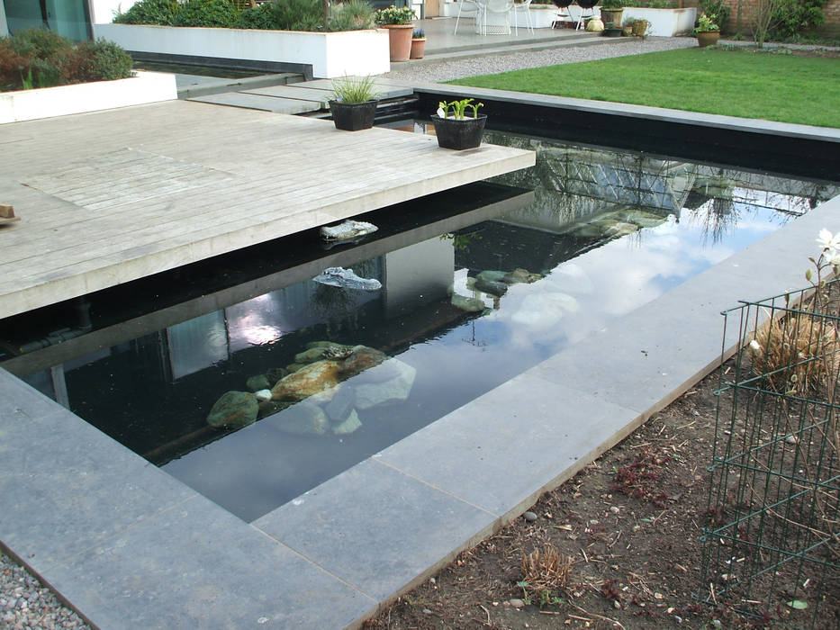 Reflection pond in Richmond Surrey Aquajoy water gardens ltd Modern Garden