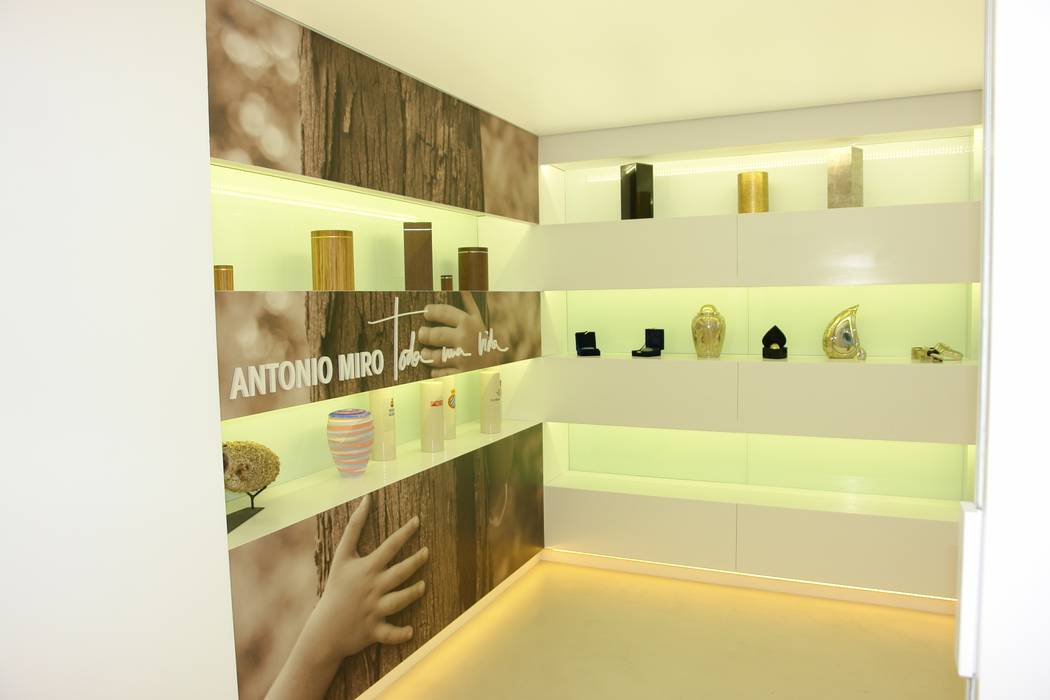 iUNIK store Barcelona, The Pont design The Pont design Espacios comerciales Oficinas y Tiendas