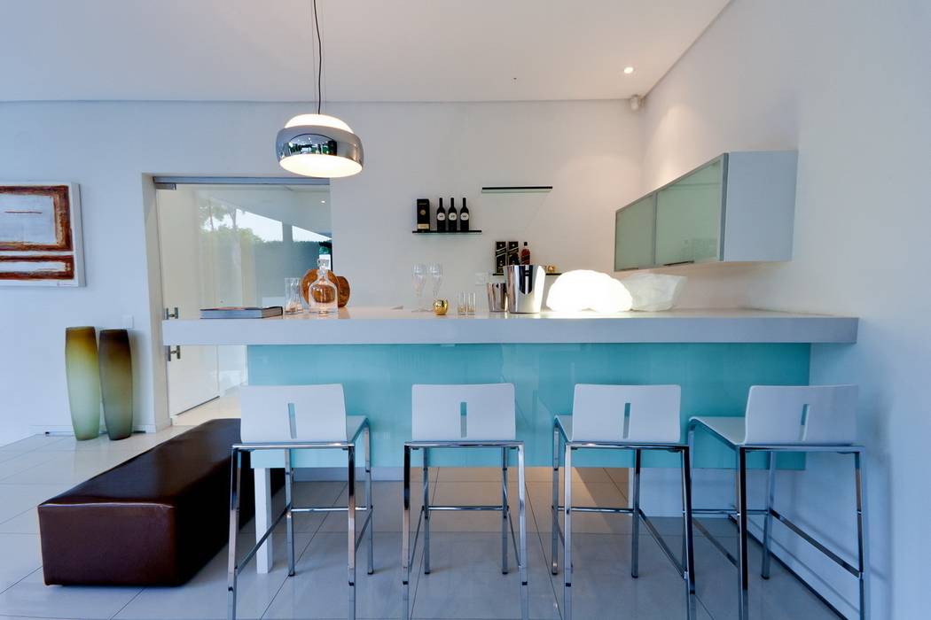 House Mosi: Renovations to create a single-storey home with an urban feel , Nico Van Der Meulen Architects Nico Van Der Meulen Architects Modern wine cellar
