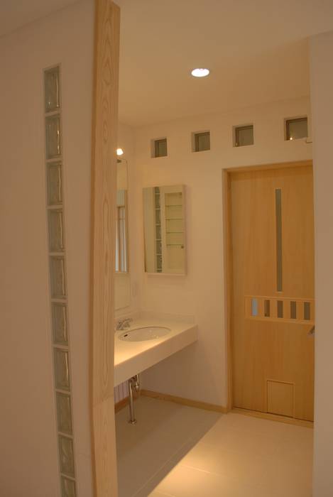 高城の家, 西川真悟建築設計 西川真悟建築設計 Modern Bathroom