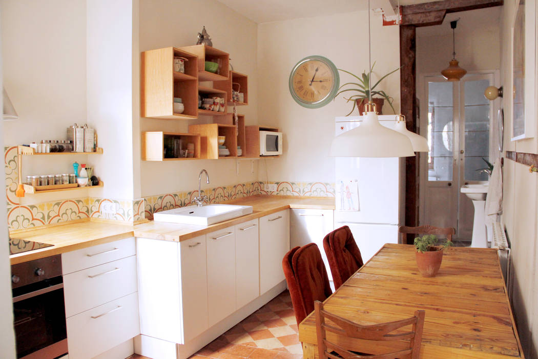 Apartamento en Malasaña, CARLA GARCÍA CARLA GARCÍA Cocinas de estilo mediterráneo