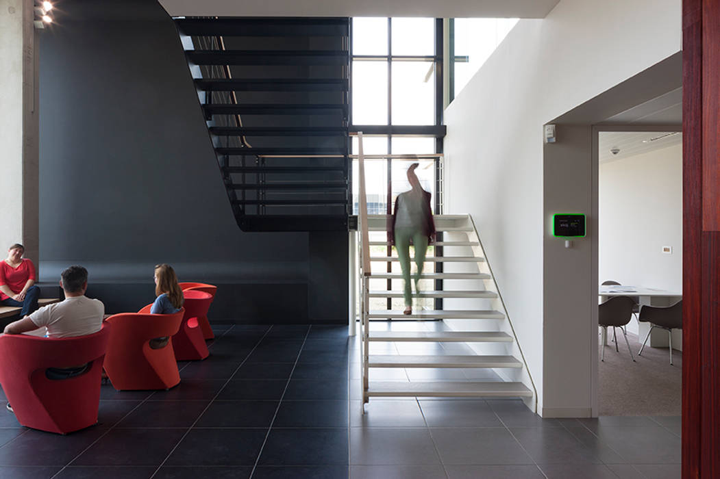 Nextel kantoorproject - Wommelgem (België), PUUR interieurarchitecten PUUR interieurarchitecten Ruang Komersial Gedung perkantoran