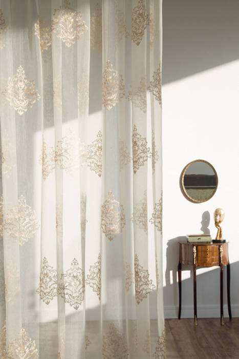 Fuggerhaus ​Stoff Opulenza Sheer homify Klassische Fenster & Türen Gardinen und Vorhänge