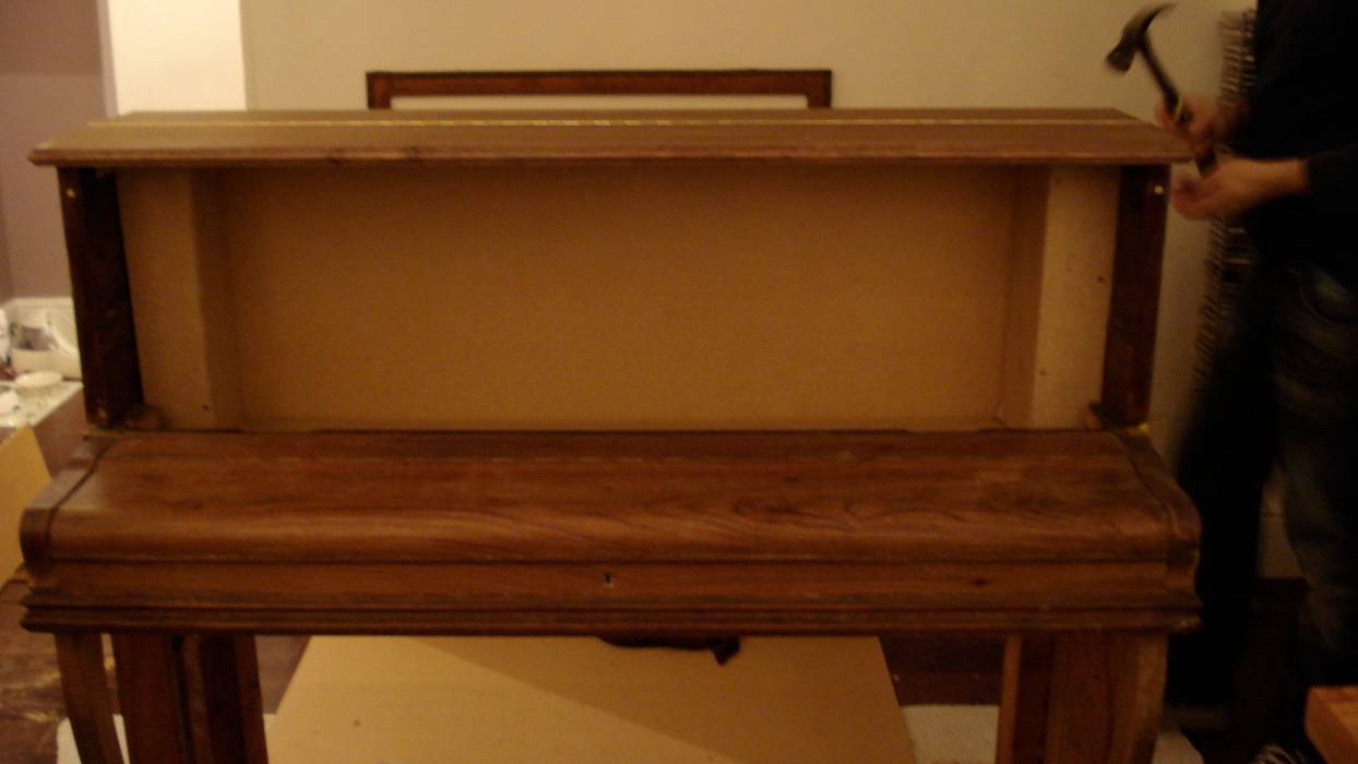Upright pianino converted to a minibar, woodstylelondon woodstylelondon