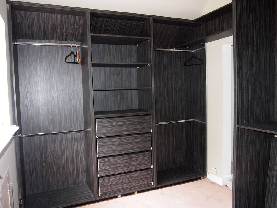 walk in his and her's wardrobes. before and after photos., Designer Vision and Sound: Bespoke Cabinet Making Designer Vision and Sound: Bespoke Cabinet Making Vestidores de estilo moderno