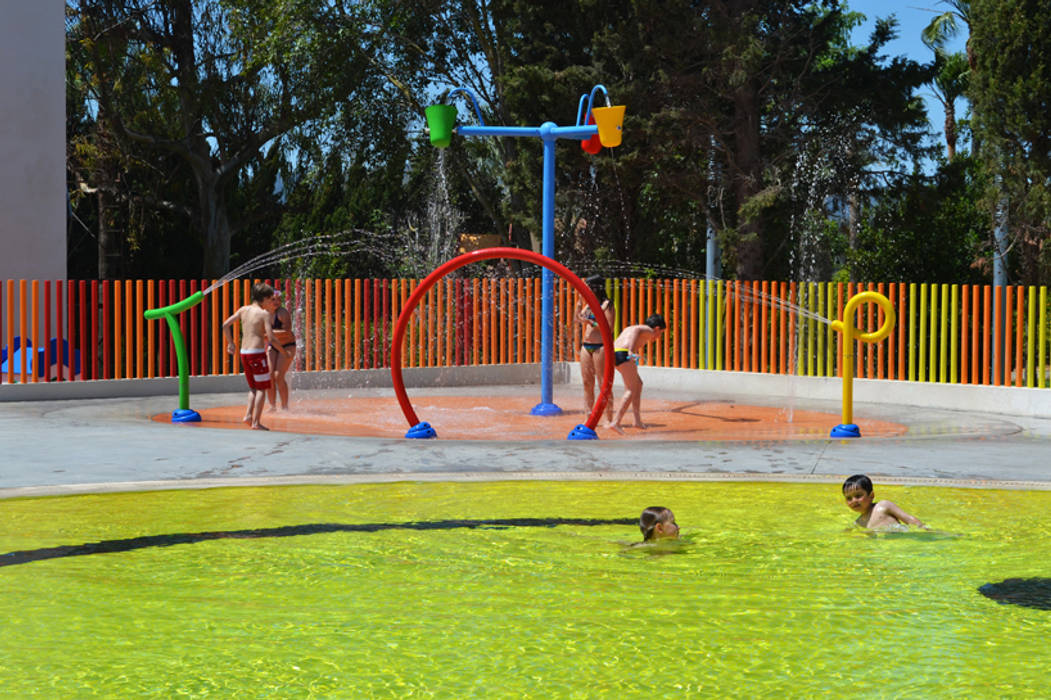 Smile Pool and Playground, A2arquitectos A2arquitectos Modern Pool