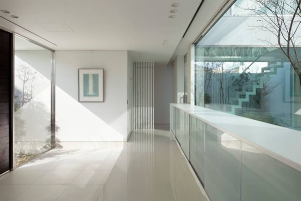 Entrance Hall Harmonia 高級注文住宅 13 Good Design Award ｍアーキテクツ 高級邸宅 豪邸 注文住宅 別荘建築 Luxury Houses M Architects モダンスタイルの 玄関 廊下 階段 Homify