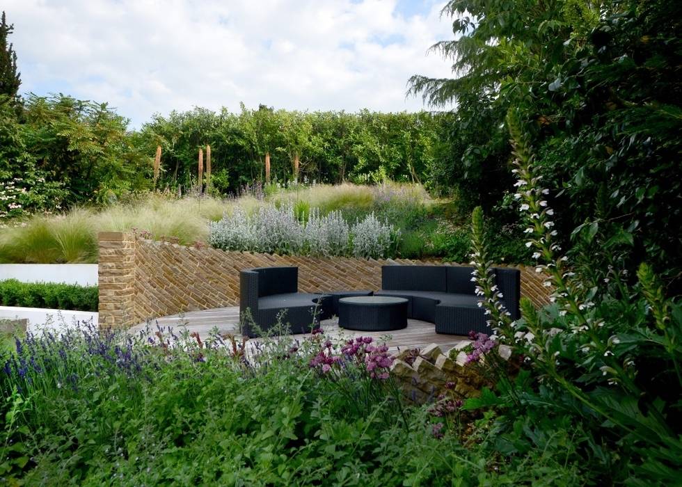 Circular Seating Area Katherine Roper Landscape & Garden Design Modern garden