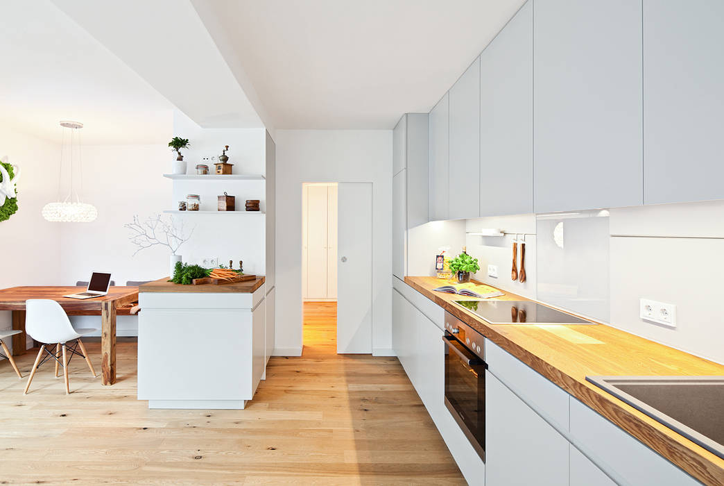 Offene Küche mit Holzarbeitsplatte, Lukas Palik Fotografie Lukas Palik Fotografie Modern Kitchen