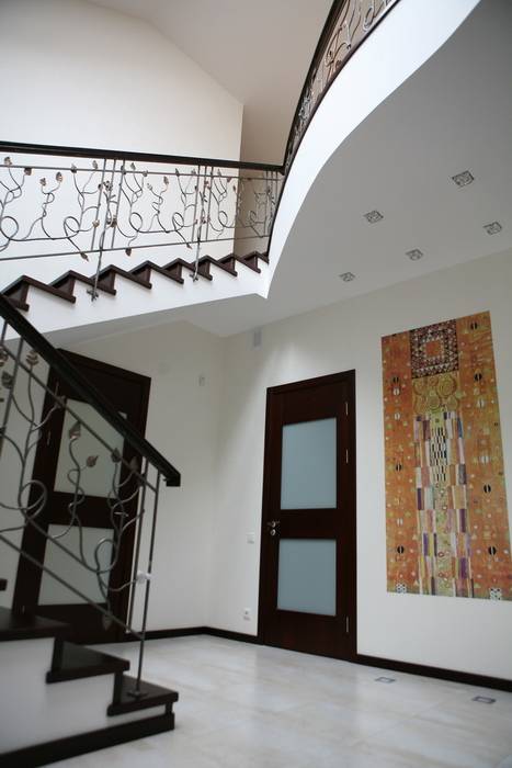 Коридор с панно Климта Дизайн В Стиле Коридор, прихожая и лестница в эклектичном стиле