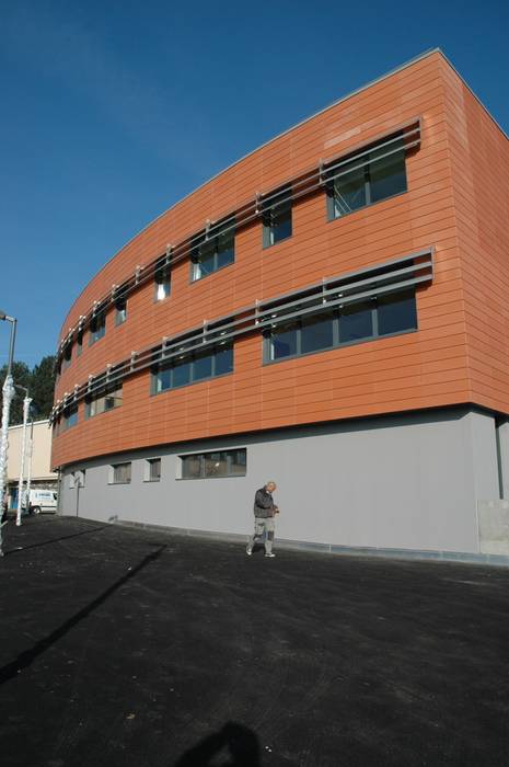 CONSTRUCTION D’UN BÂTIMENT D’ENSEIGNEMENT UFR SCIENCES ET TECHNIQUES, UNIVERSITE DU MAINE 72 000 LE MANS, ATELIER DELAROUX ATELIER DELAROUX Espaces commerciaux Ecoles