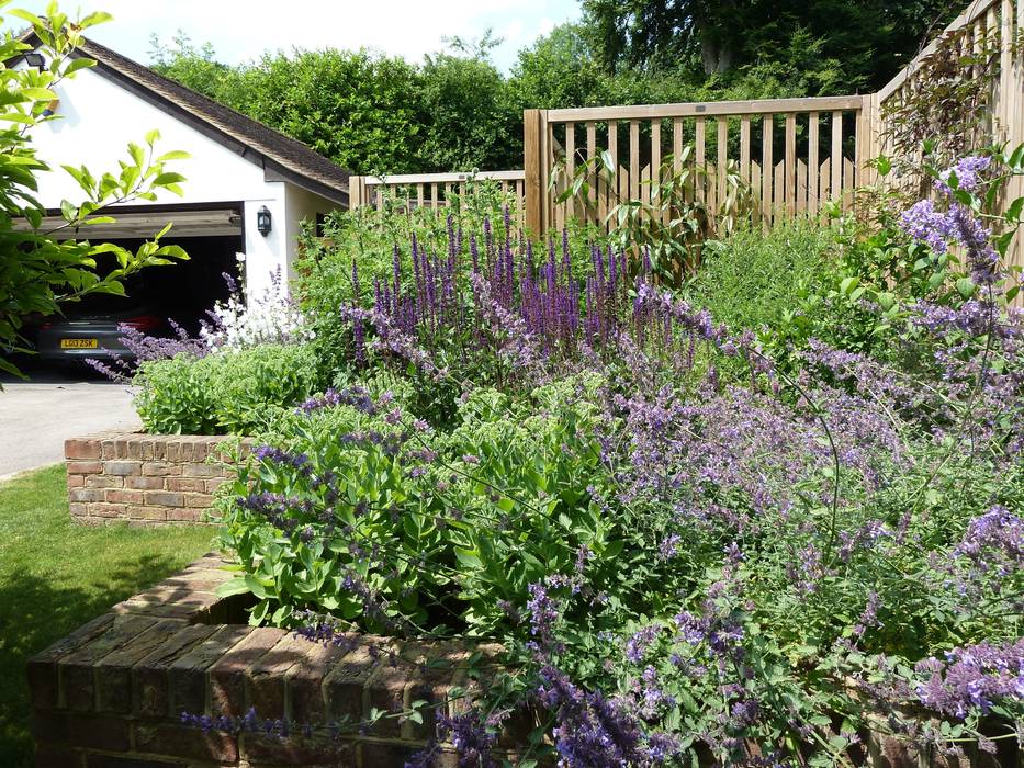 Garden for bees., Cherry Mills Garden Design Cherry Mills Garden Design Giardino rurale