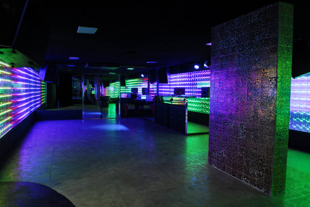 Lions Nightlub, MM18 Arquitetura MM18 Arquitetura مساحات تجارية قاعة مؤتمرات