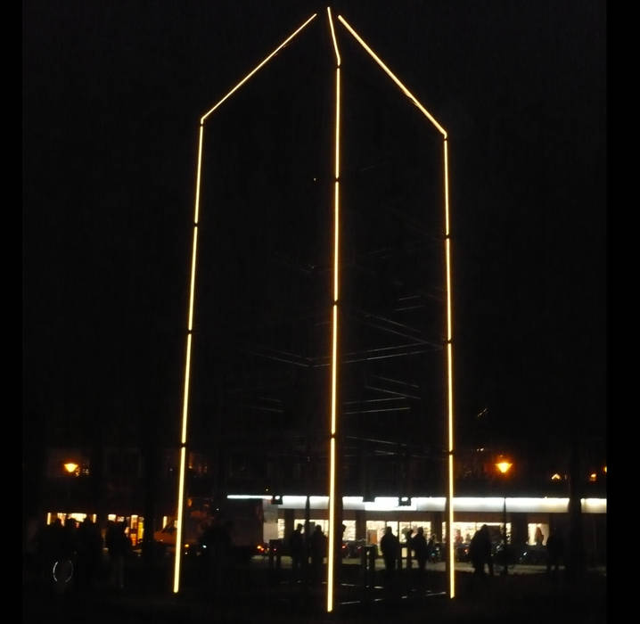 Het kunstwerk met zijn verlichting bij nacht. Buro Topia stads- en landschapsontwerp Meer ruimtes Kunstobjecten