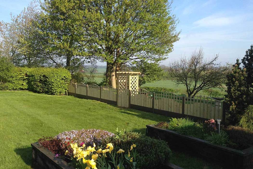 Fencing project Atkinsons Fencing Ltd Jardines de estilo escandinavo