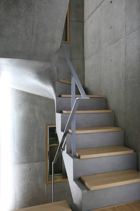 西麻布の家, 東章司建築研究所 東章司建築研究所 Modern corridor, hallway & stairs
