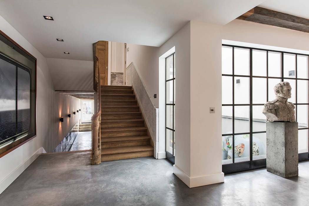 ​Modern en monumentaal wonen aan de gracht Sigrid van Kleef & René van der Leest - Studio Ruim Moderne gangen, hallen & trappenhuizen