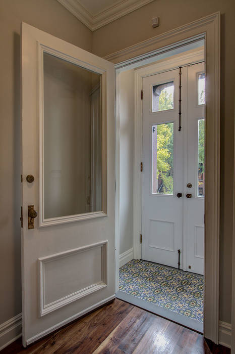 Park Slope Brownstone 3, Ben Herzog Architect Ben Herzog Architect Colonial style corridor, hallway& stairs