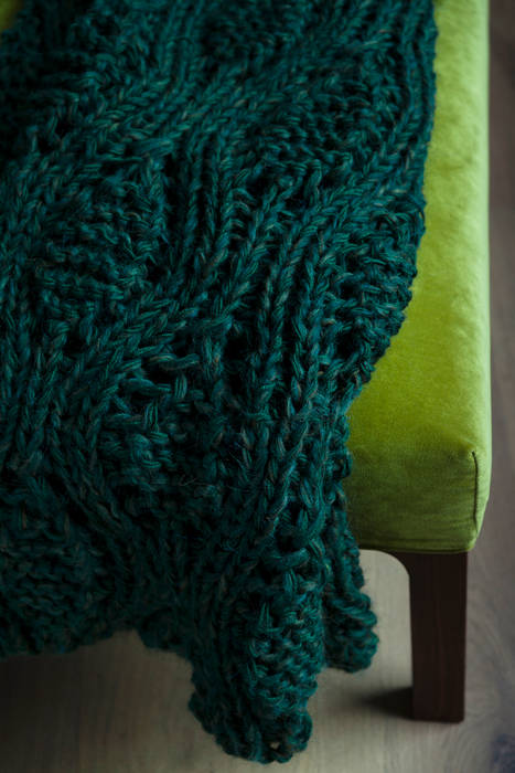 Handen Knitted Blanket by Linteloo Lab LINTELOO Modern living room Accessories & decoration