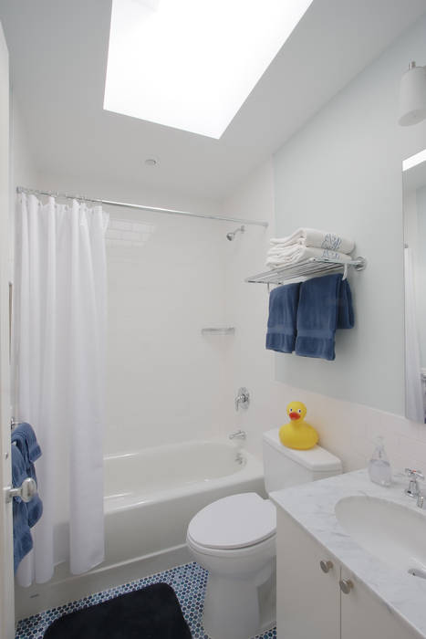 Greenwood Heights Townhouse, Ben Herzog Architect Ben Herzog Architect Classic style bathroom