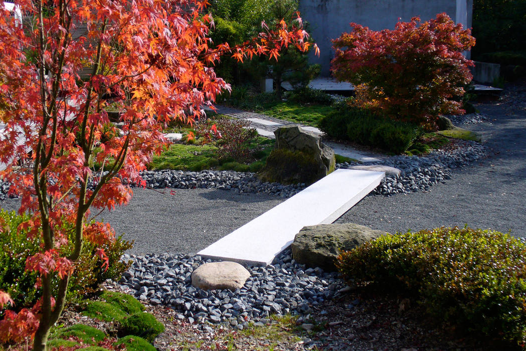 Garten einer Wohngemeinschaft in Schalksmühle, ROJI Japanische Gärten ROJI Japanische Gärten Asian style garden