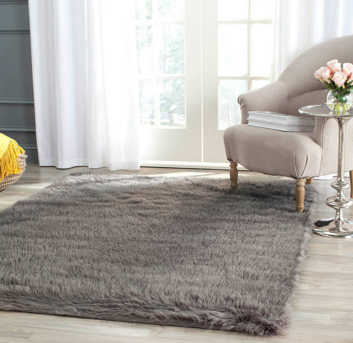 Rugs bring warmth, Love4Home Love4Home Klasyczny salon Akcesoria i dekoracje