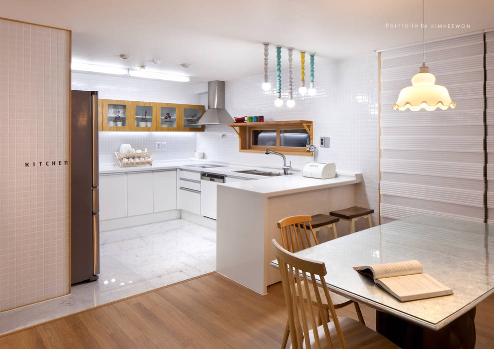 PICNIC HOUSE, designvom designvom Кухня в стиле модерн