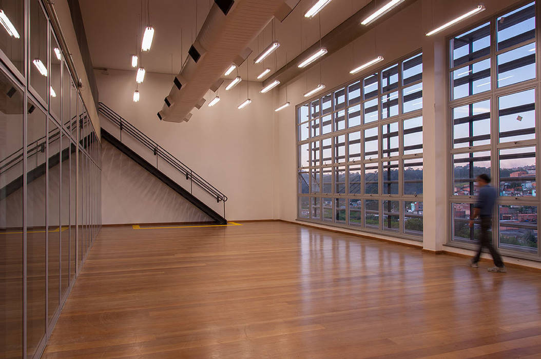 Centro de Formação Cultural Cidade Tiradentes, ODVO Arquitetura e Urbanismo ODVO Arquitetura e Urbanismo Espacios comerciales Escuelas