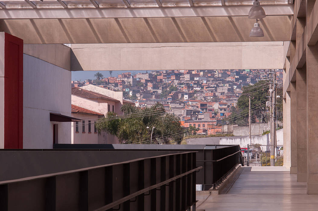 Centro de Formação Cultural Cidade Tiradentes, ODVO Arquitetura e Urbanismo ODVO Arquitetura e Urbanismo Комерційні приміщення Школи