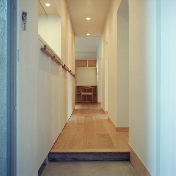 U-House, AIDAHO Inc. AIDAHO Inc. オリジナルスタイルの 玄関&廊下&階段