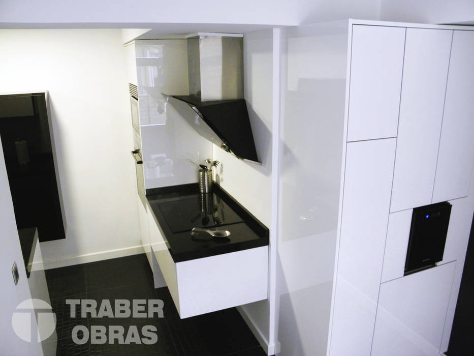 Cocina - mobiliario y equipamiento. Traber Obras Cocinas de estilo moderno